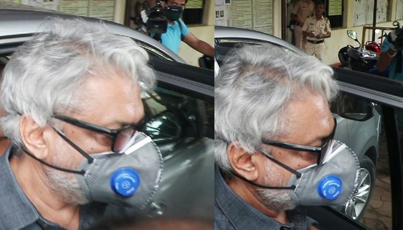 যশ রাজ ফিল্মসের 'পানি' ছবিতে মন দিয়ে কাজ করতে চেয়েছিলেন সুশান্ত। সেই সময় বনশালীর এই দু'টি ছবির চরিত্রের বিষয় তাঁর মনে হয়, এর পিছনে অনেক বেশি পরিশ্রম করতে হবে।