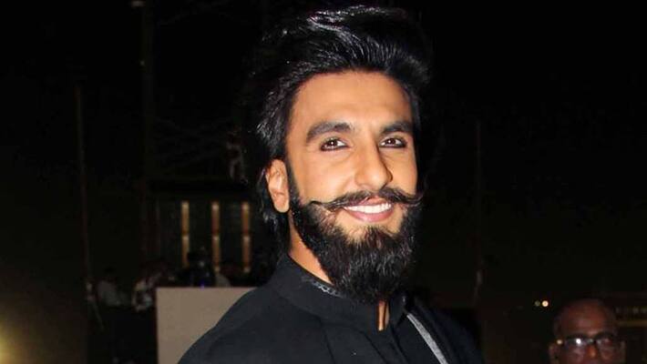 Ranveer singh was seen without mask infront of Zoya akhtars house trolled on social media BRd Ranveer singh was seen without mask infront of Zoya akhtars house trolled on social media BRd