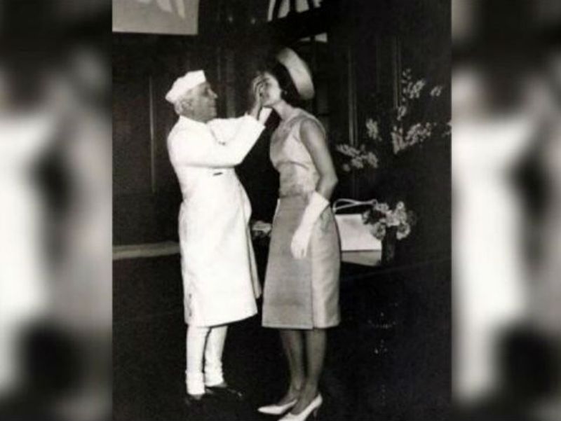 pandit jawaharlal nehru viral photo fake claim with women pt nedhru fake news kpt