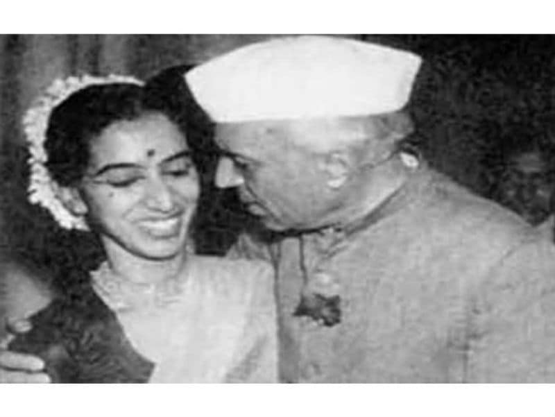 pandit jawaharlal nehru viral photo fake claim with women pt nedhru fake news kpt
