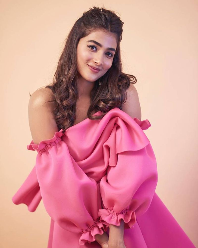 some sizzling pictures of the model turned actress Pooja Hegde