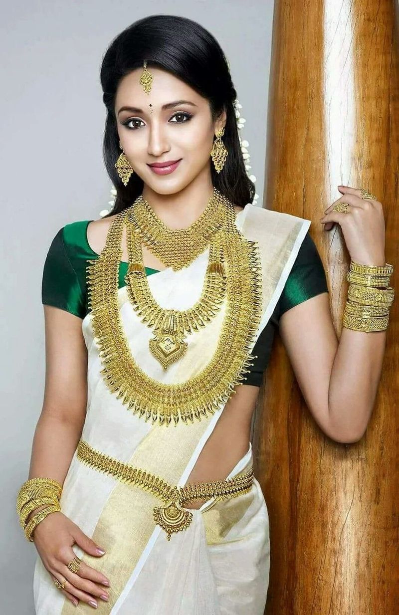 தேவதையாய் மின்னும் த்ரிஷா