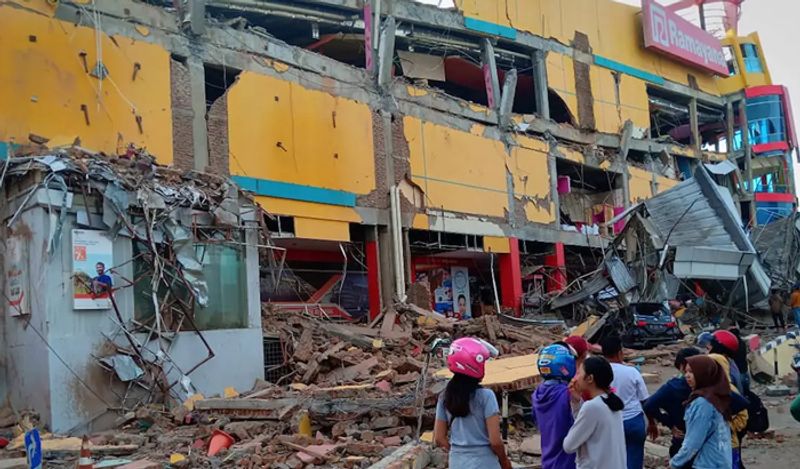 why worlds largest country based on islands indonesia is worst hit by earthquakes kph