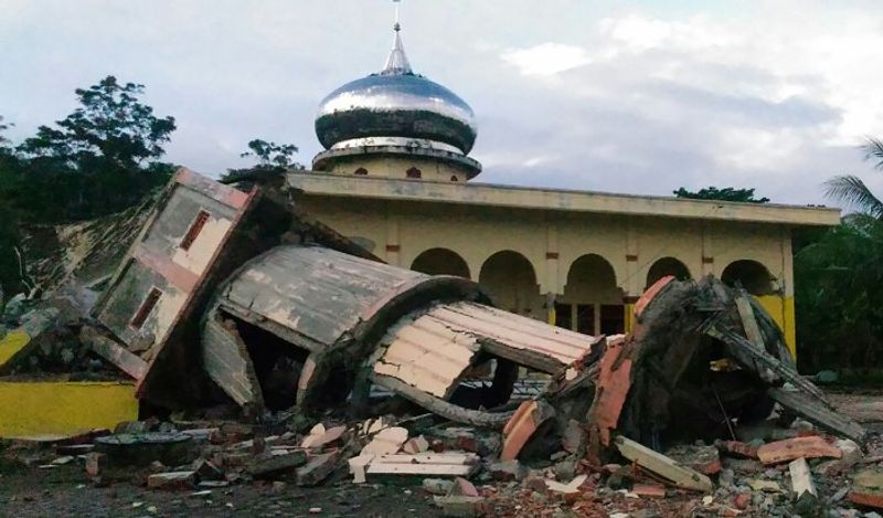 why worlds largest country based on islands indonesia is worst hit by earthquakes kph