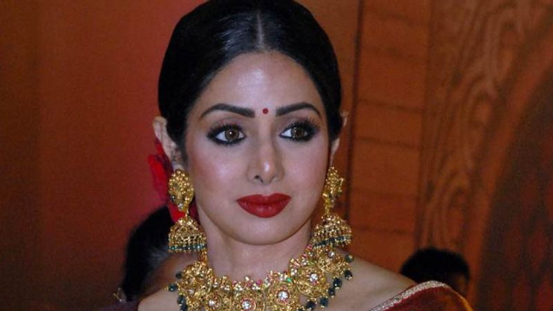 sridevi film mom completed three year of release actress done plastic surgery to look beautifull KPJ