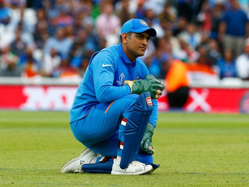 ২০০৮ সালে ভারতীয় টিমের ক্যাপটেন ঘোষণা করা হয় ধোনিকে ৷ ধোনির নেতৃত্বে কানপুরে দক্ষিণ আফ্রিকার বিরুদ্ধে প্রথম ম্যাচ খেলে ভারতীয় দল ৷ ধোনির নেতৃত্বে প্রথম টেস্ট ম্যাচেই দক্ষিণ আফ্রিকা হারিয়ে দিয়ে ধোনির সাফল্যের যাত্রা শুরু হয় ৷ ৩৩১ টি ম্যাচে নেতৃত্ব দিয়েছেন ধোনি। তার মধ্যে ৬০টি টেস্ট, ১৯৯টি ওয়ান ডে ও ৭২টি টি২০ ৷ ১৯৯টি ওয়ান ডের মধ্যে দেশকে জিতিয়েছেন ১১০টি ম্যাচ। ৭২টি টি-২০ ম্যাচে নেৃতৃত্ব দিয়েছেন তিনি। দেশকে জিতিয়েছেন ৪১টি ম্যাচ।