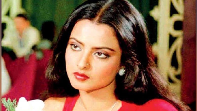 when actress rekha film Do Shikaari was hang for ten years due to kissing scene KPJ