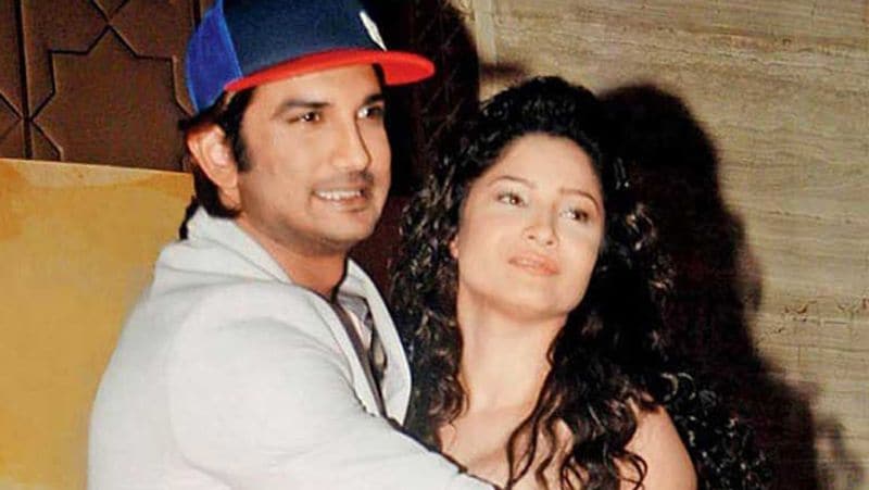 সেই আক্ষেপ নিয়েই চলে গেলেন অভিনেতা। সুশান্তের চিকিৎসক, মনোবিদ কর্সি চাবড়া সম্প্রতি মুখ খোলেন অবশেষে। সুশান্ত শেষে কয়েক মাস বারে বারে অঙ্কিতার কথা তুলতেন তাঁর কাছে।
