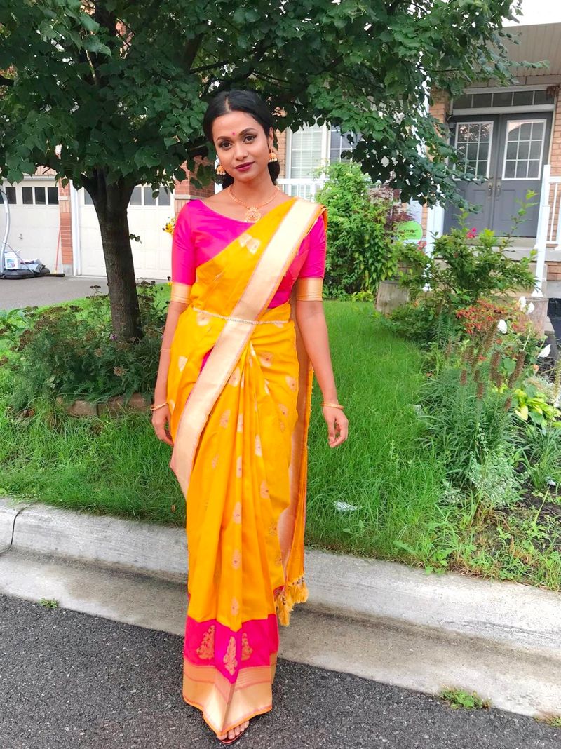 Foreigner women inspired by desi Indian look sareetwitter photos viral