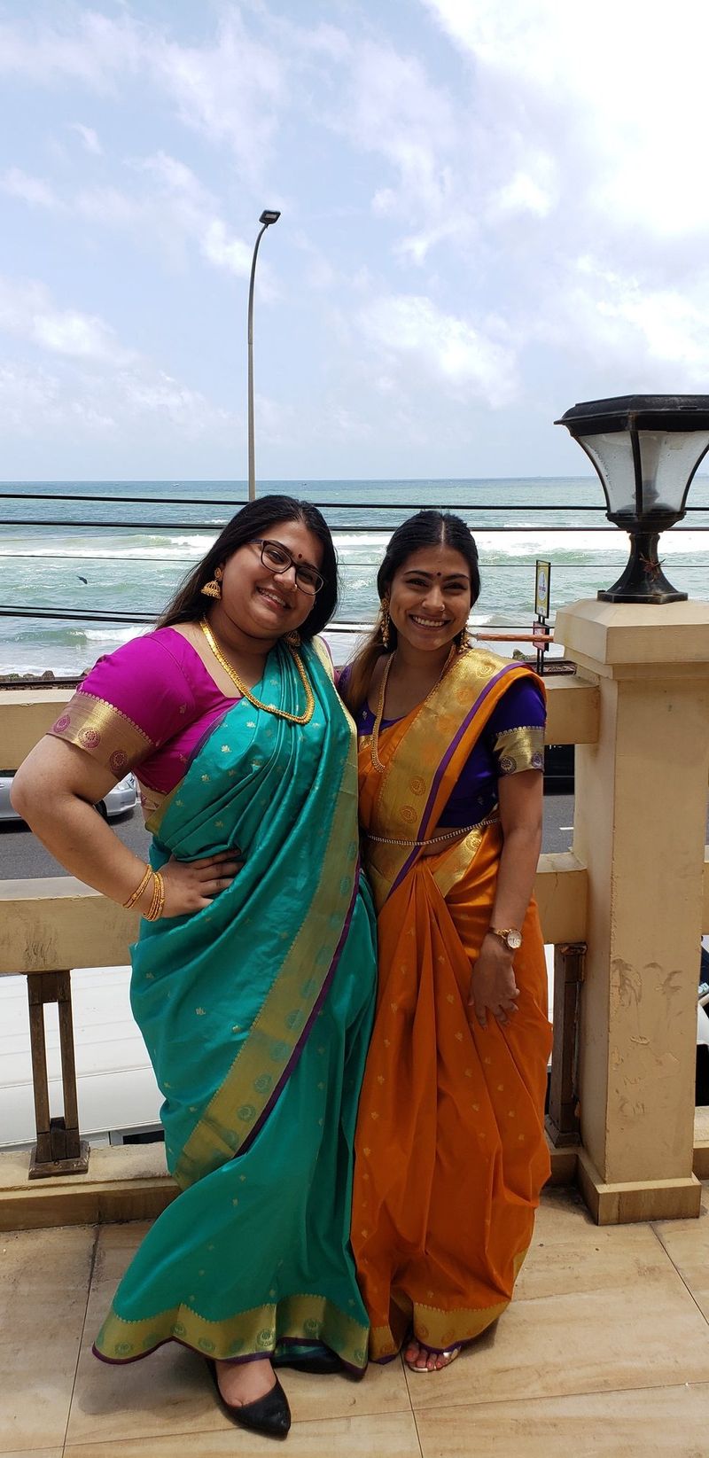 Foreigner women inspired by desi Indian look sareetwitter photos viral