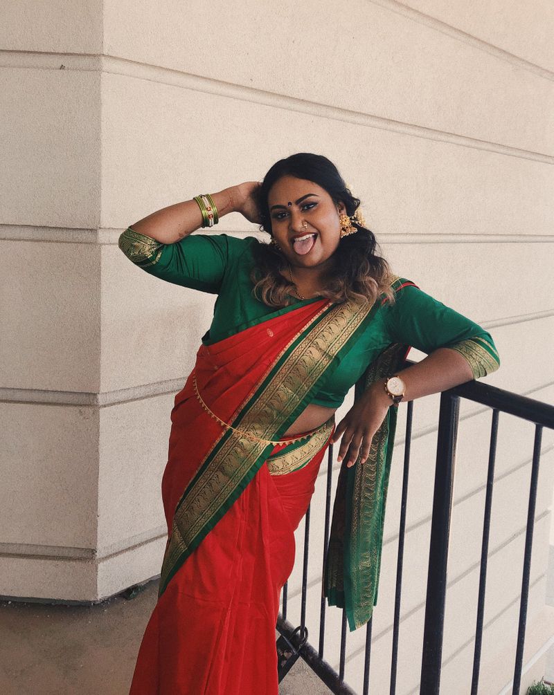 Foreigner women inspired by desi Indian look sareetwitter photos viral