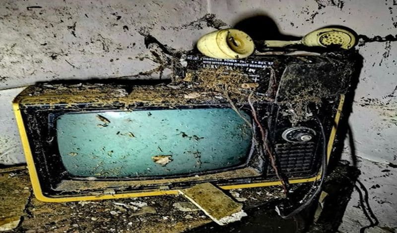 horrifying photos of abandoned house of sadness left to rot from 17 years after widow died cursing husband death kph '