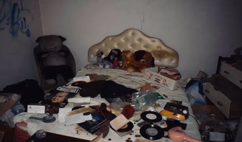horrifying photos of abandoned house of sadness left to rot from 17 years after widow died cursing husband death kph '