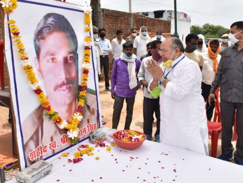 martyr constable wife wants to see Vikas Dubey encounter in front of eyes kpl