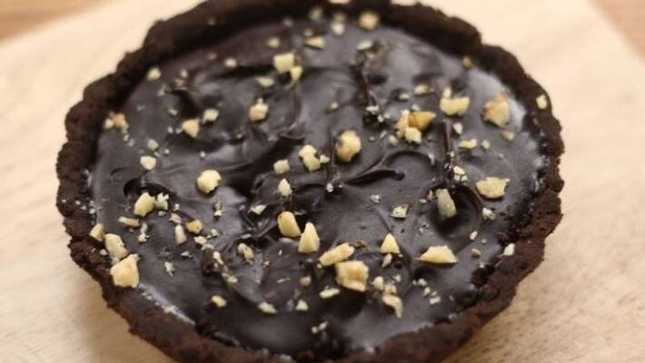 In The World Chocolate Day make Easy Recipe of Caramel Walnut Chocolate Tart BDD In The World Chocolate Day make Easy Recipe of Caramel Walnut Chocolate Tart BDD
