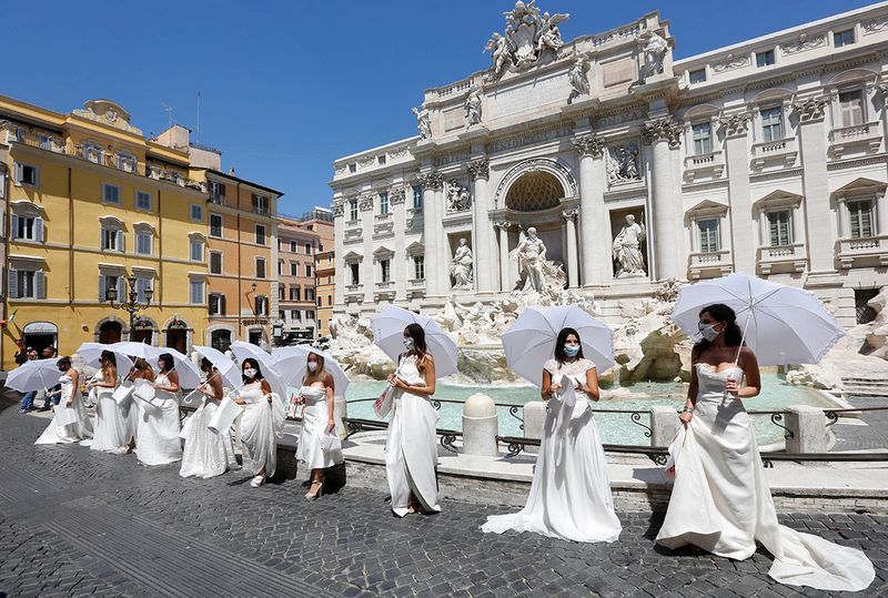 Brides in Wedding dress protested for delayed in marriage KPP