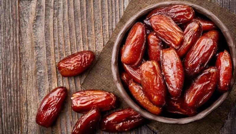 Protein rich: Looking to load up on proteins. Adding some dates in your diet may help. Dates are a strong source for proteins that help us in staying fit, and even keep our muscles strong. A lot of regular gym goers are asked to eat a couple of dates every day as part of their daily routine.
