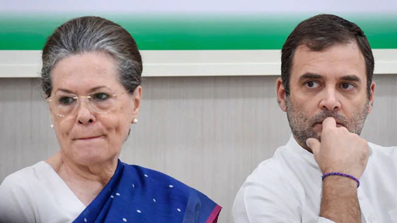 Factionalism in Congress? One wants Sonia Gandhi to continue, the other wants Rahul Gandhi to take over