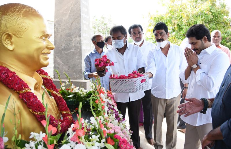 YSR 71 Birthday Celebrations... CM YS Jagan pays tribute to his father