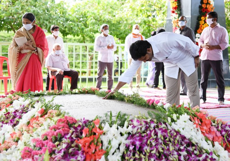 YSR 71 Birthday Celebrations... CM YS Jagan pays tribute to his father