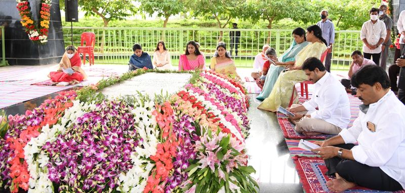 YSR 71 Birthday Celebrations... CM YS Jagan pays tribute to his father