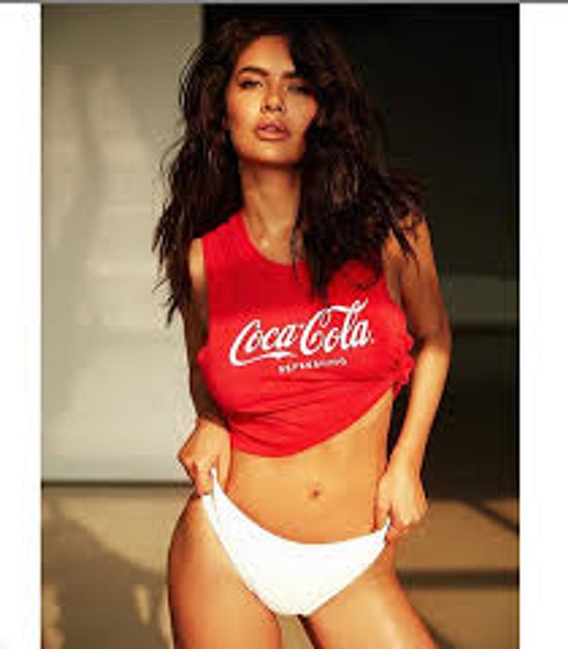 Actress Esha Gupta hot bikini yoga and Braless Stills going viral
