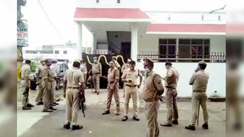Most Wanted Gangster Vikas dubey wife Richa kept a control room at home Used to watch bloody incidents live on mobile kpl