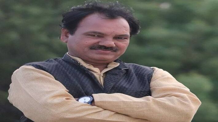 Sangiseetty Srinivas pays homage to Telugu poet Nissar Sangiseetty Srinivas pays homage to Telugu poet Nissar