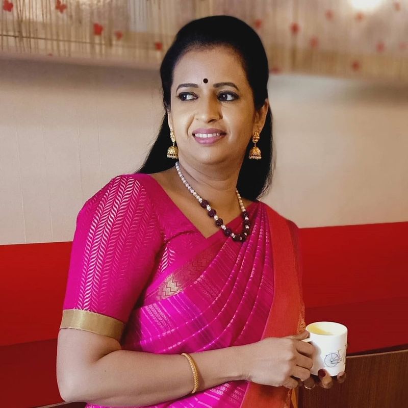 டீ சாப்பிடும் நேரம் 