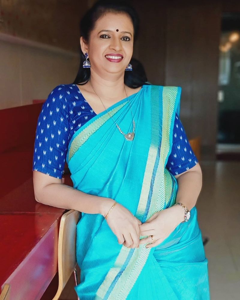 புடவையில் ஸ்லிம் ஆக இருக்கும் சுஜாதா 