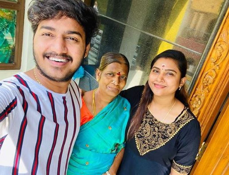 மேலும் மைனா நந்தினி வேறு தற்போது கர்ப்பமாக உள்ளதால், அவரை கணவர் வீட்டிலும் சரி பெற்றோர் வீட்டிலும் சரி அப்படி பார்த்துக்குறாங்க.