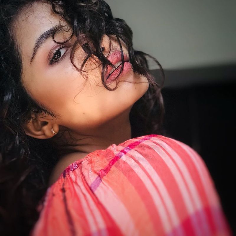 Anupama Parameswaran Spices Up The Pitch With Glamour Dose, Her Sizzling Hot Pics Go Viral SRH