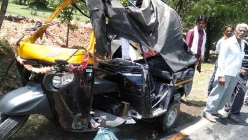 madhya pradesh news 6 people died in road accident katni collision between truck and auto kpr