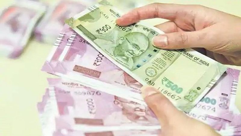 ICICI Bank rewards 80 thousand employees, 8 per cent increase in salary MJA