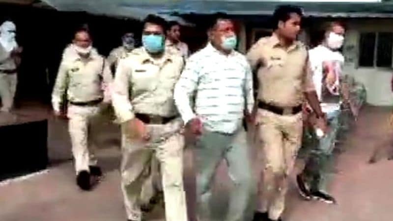 Kanpur Encounter Case updates: Most wanted Gangster Vikas Dubey Arrested in madhya pradesh ujjain mahakal temple See his All pics KPY