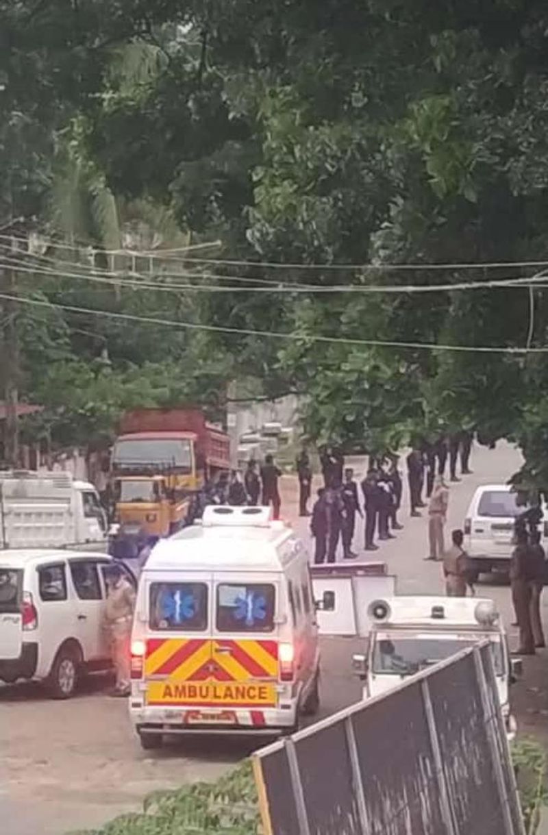covid19 Triple lock in Thiruvananthapuram and commando team at Poonthura
