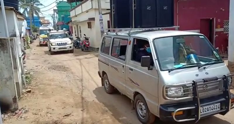 covid19 Triple lock in Thiruvananthapuram and commando team at Poonthura
