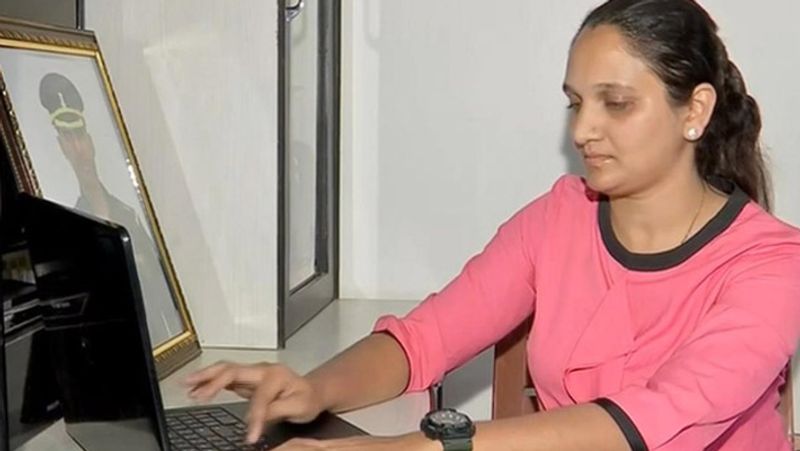 Smriti irani Shared Story of lieutenant gauri prasad mahadik And praises her KPY