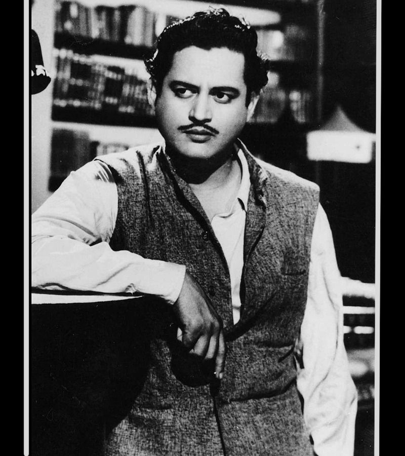 মৃত্যুর আগের দিন স্ত্রী গীতার কাছেও গিয়েছিলেন। দুই ছেলের সঙ্গে সময় কাটাতে চেয়েছিলেন কিন্তু তাতে রাজি হননি গীতা। এরপরই ১৯৬৪ সালে তাকে নিজের ফ্ল্যাটে মৃত অবস্থায় পাওয়া গিয়েছে। চিকিৎসকদের মতে, অতিরিক্ত ঘুমের ওষুধ তার রহস্যমৃত্যুর কারণ।