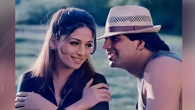 madhuri dixit reveal secret about akshay kumar said actor steals watches from people KPJ