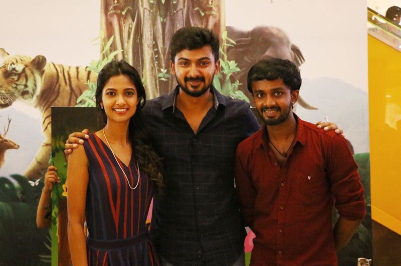 தும்பா படக்குழுவினர்களுடன் எடுத்த புகைப்படம் 