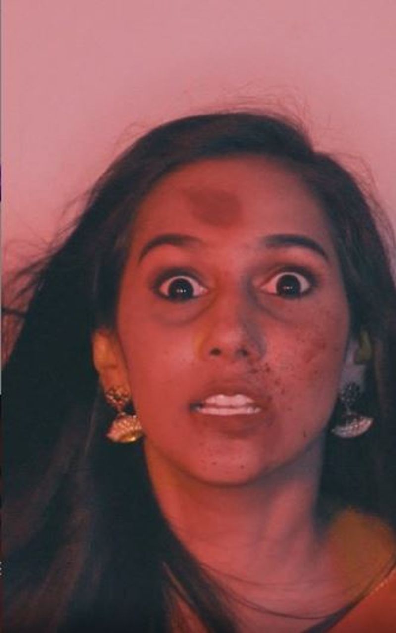 மிகவும் கஷ்டமான நேரங்களில் எனக்கு தோள் கொடுப்பார்கள் என எண்ணிய ஆண் நண்பர்களும், ஒரு பெண்ணின் பிரச்சனையை புரிந்து கொள்ளக்கூடிய எனது பெண் நண்பர்களும் கூட என் பெயரை கெடுக்க நினைத்தவர்களுடன் சேர்ந்து கொண்டனர். அந்த வலி கற்பனை செய்ய முடியாததாக இருந்தது. 