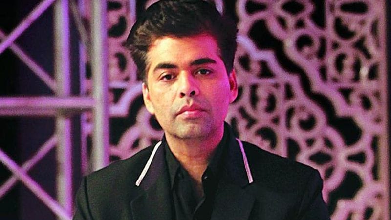 করণের বিরুদ্ধে সোচ্চার হতেই শুরু হয়েছে তাঁকে নিয়ে ট্রোল তৈরি করা। অস্রাব্য ভাষায় অপমান করা। বাদ যায়নি তাঁকে ব্যক্তিগত মেসেজে হুমকি দেওয়াও। সোশ্যাল মিডিয়ায় সাংঘাতিক রোষে পড়ে অবশেষে ট্যুইটার থেকে আনফলো করে দিয়েছেন একাধিক বলিউড ব্যক্তিত্বদের। কোনও ট্যুইটও আর করছেন না ভয় ভয়।