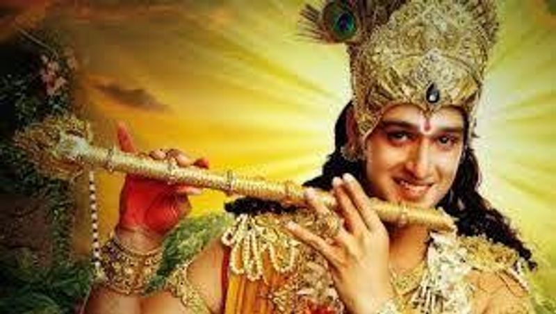 கிருஷ்ணர் (சௌரவ் ராஜ் ஜெயின்) ஒரு நாளைக்கு 2.50 லட்சம் சம்பளமாக பெறுகிறார்.