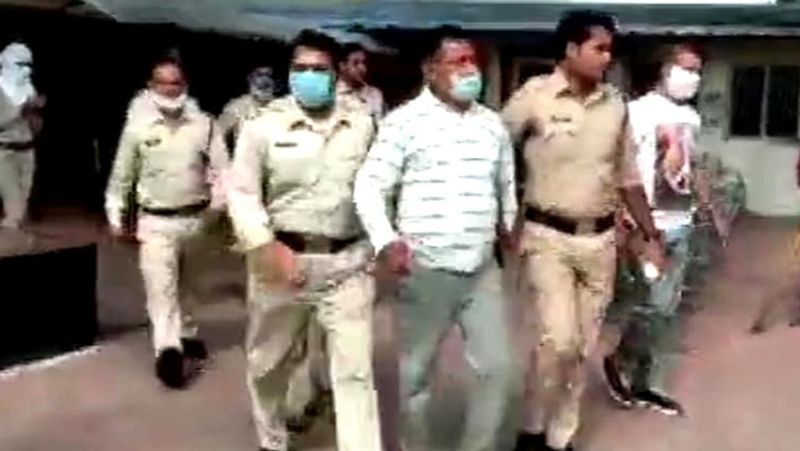 gangster Vikas Dubey attempted to flee after the car overturned KPP