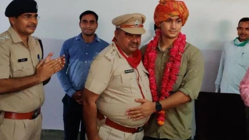 rajasthan news dholpur sp mirdul kachawa glorious farewell people gets emotional kpr