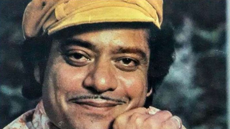 But the director was aware of what was going on between Dharmendra and Hema Malini since the shoot of their previous film Seeta Aur Geeta for which Sippy put on the director's hat.