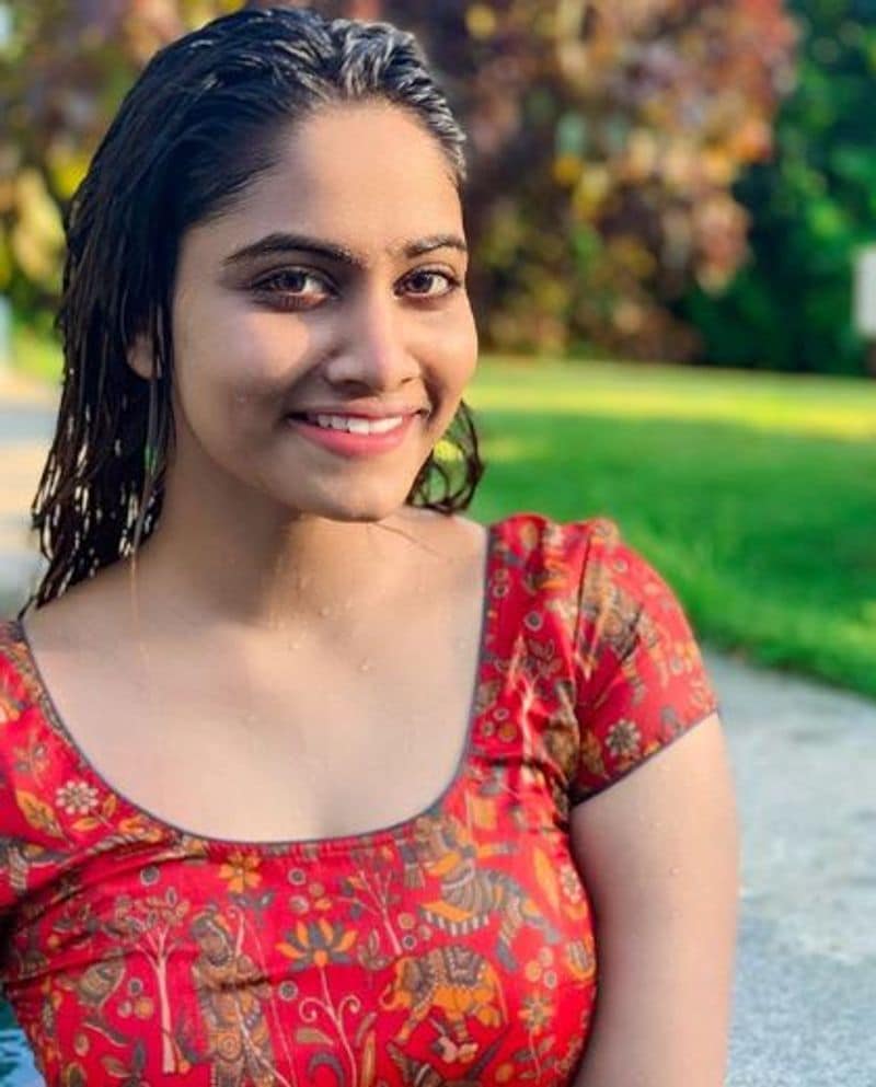 தண்ணீரில் சொட்ட சொட்ட நனைந்த பின் கொடுத்த கூல் போஸ் 