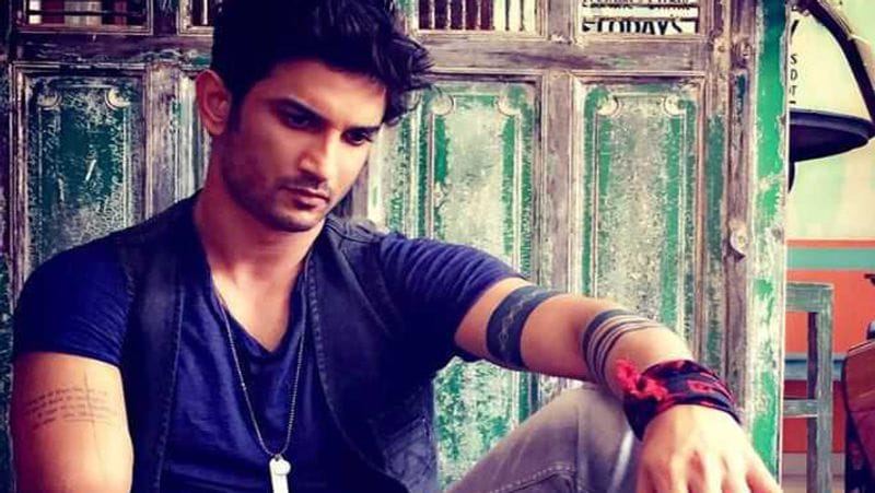 সন্দীপ সিংকেও নিয়ে যথেষ্ট হতাশ সুশান্তের পরিবার। সন্দীপ সুশান্তের ভাল বন্ধু ছিলেন বলেই এতদিন জেনে এসেছিল সকলে। হঠাৎই তাঁকে বিশ্বাসঘাতক হিসাবে দাবি করে চলেছে সোশ্যাল মিডিয়া সহ বেশ কয়েকজন তারকারাও।