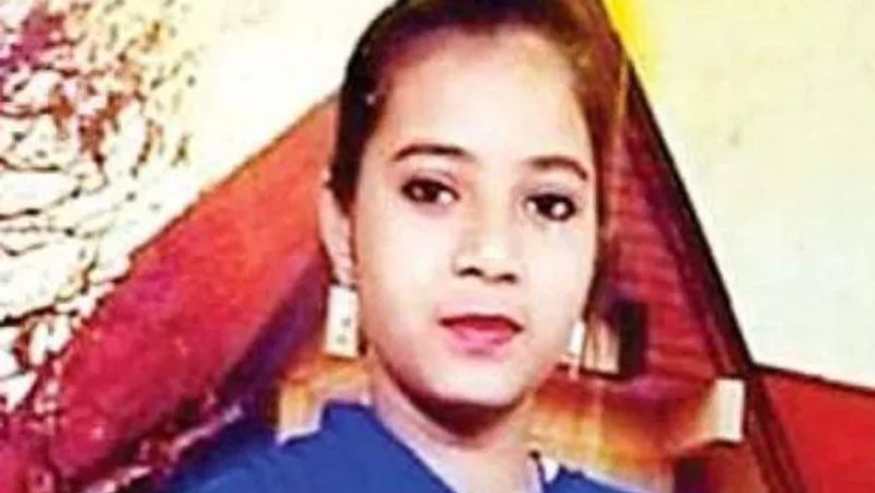 ইসারত জাহান এনকাউন্টার
২০০৪ সালে ১৯ বছরের ইসারত জাহানকে সুদূর গুজরাত থেকে মুম্বইতে এসে হত্যা করেছিল পুলিশ। গুজরাত পুলিশের দাবি ছিল ইসারত জাহান একজন সন্ত্রাসবাদী। নরেন্দ্র মোদী গুজরাতের মুখ্যমন্ত্রী থাকার সময় তাঁকে হত্যার ছক কষে ছিল বলেও অভিযোগ গুজরাত পুলিশের। যদিও বিরোধীরা এই ঘটনার বিরুদ্ধে সরব হয়েছিল মামলা গড়িয়ে ছিল সুপ্রিম কোর্ট পর্যন্ত। মানবাধিকার লঙ্ঘন করা হয়েছে বলে অভিযোগ তুলেছিল মানবাধিকার কর্মীরা। 